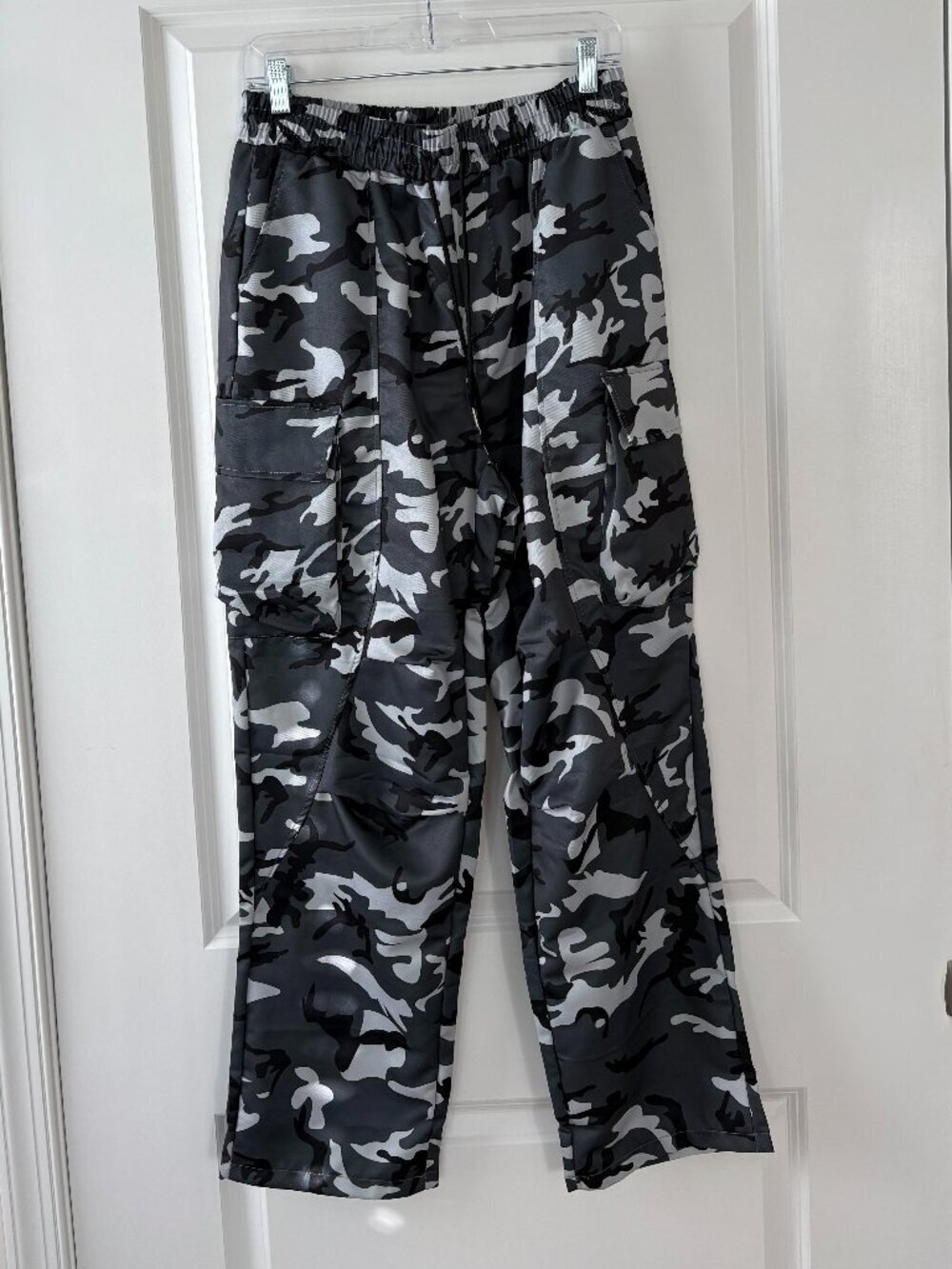 Shein Men’s Loose Fit Green-Gray-Black Camouflage Cargo Pants Size Large